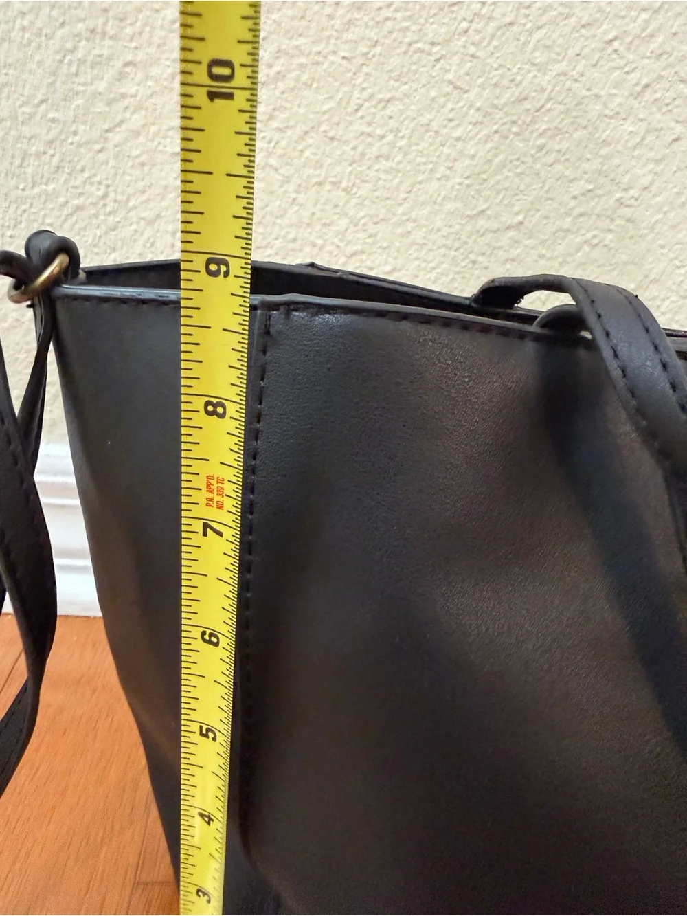 T-Shirt & Jeans Classic Black Women’s Tote Bag with Black Cat Charm
